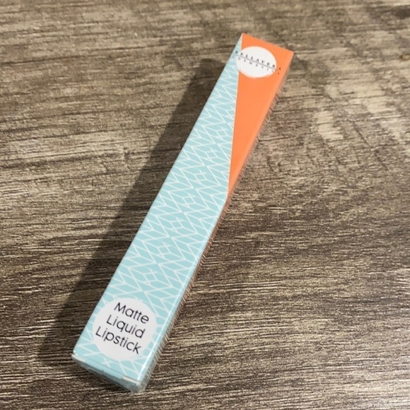 Bellavera liquid lipstick matte‎ Warm nude NWT - Picture 1 of 5
